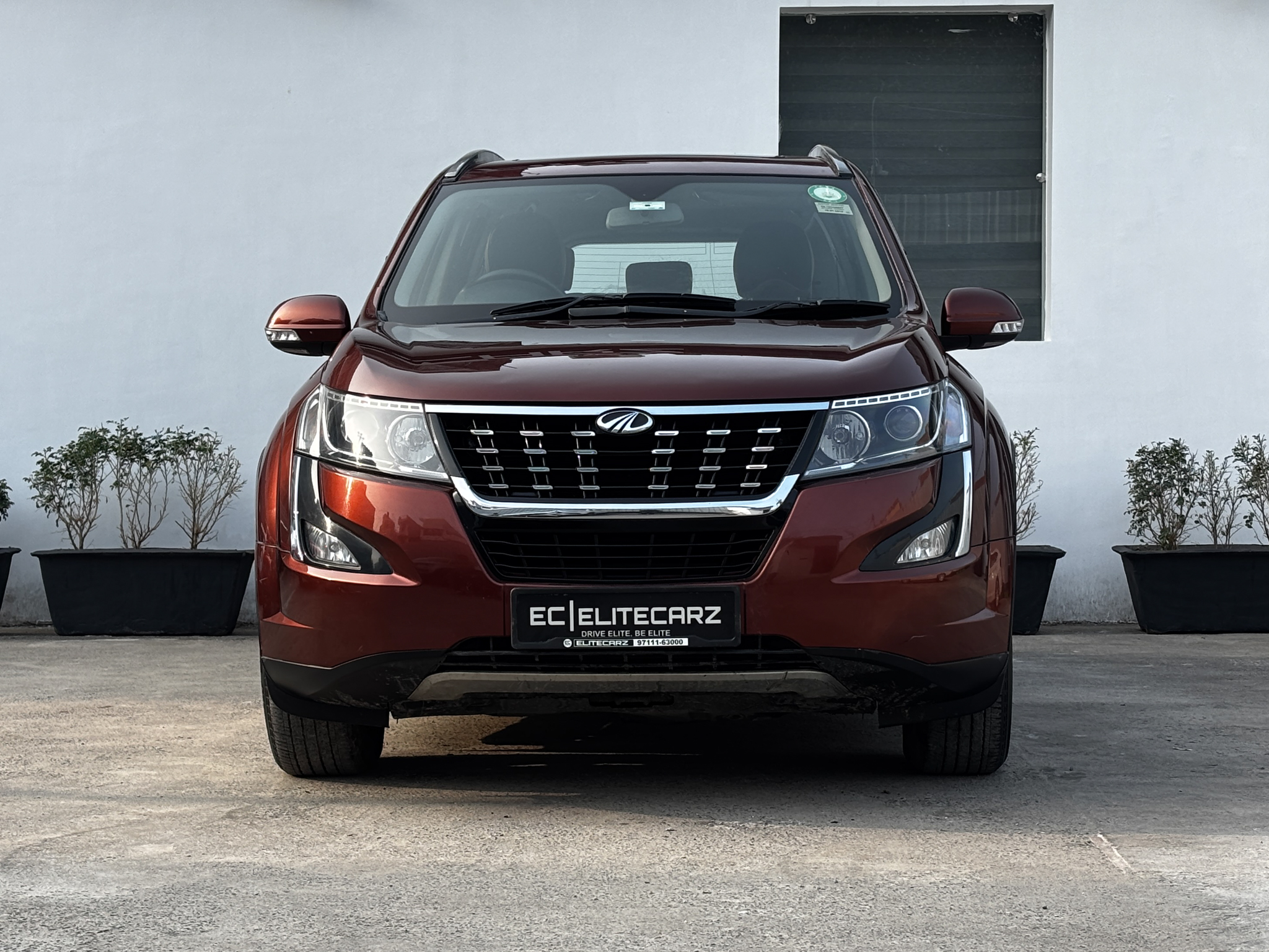 Mahindra XUV500 W9 MT  featured image